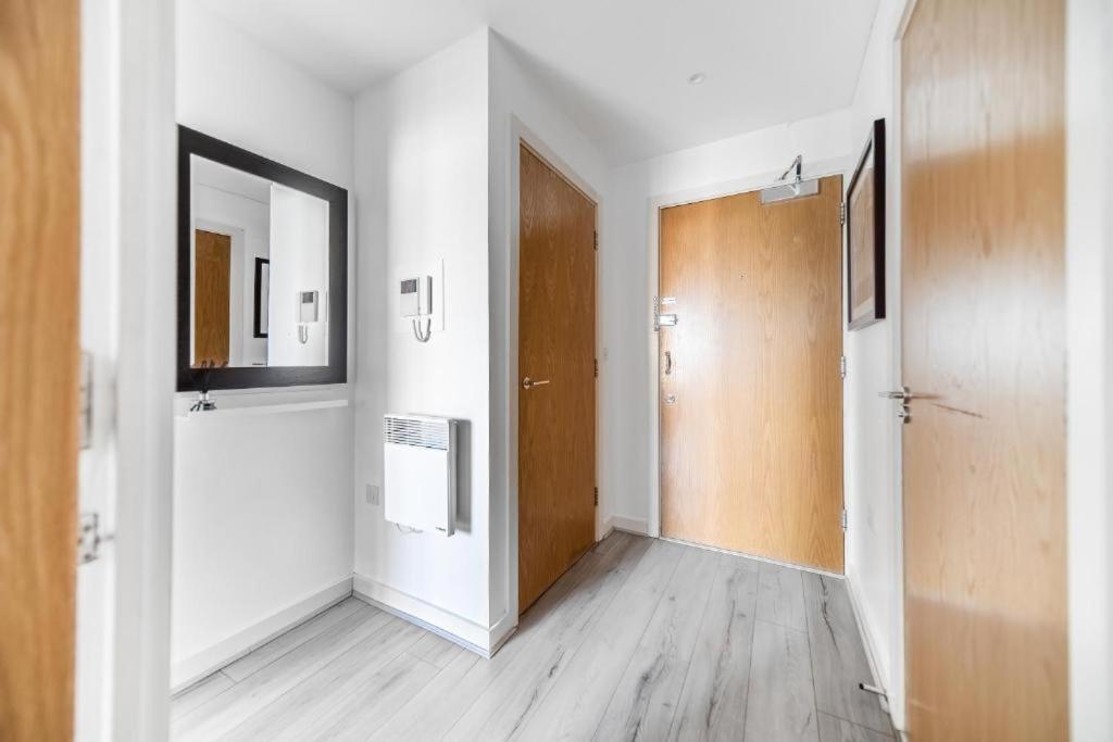 Modern One-bed Apartment, Hallsville Rd Appartamento Londra