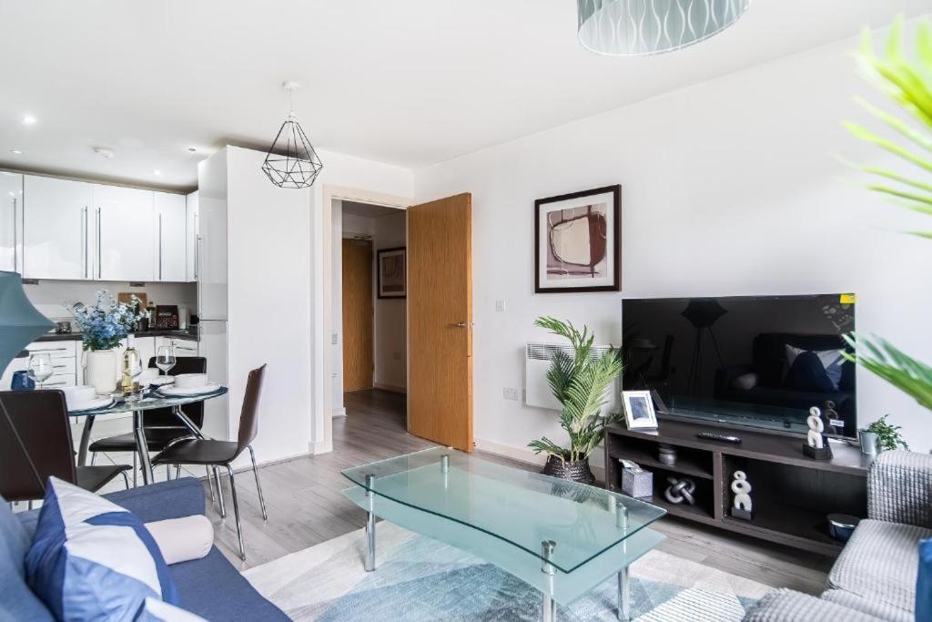 Modern One-bed Apartment, Hallsville Rd * Londra