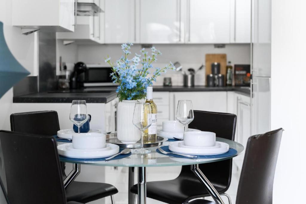 Modern One-bed Apartment, Hallsville Rd Appartamento