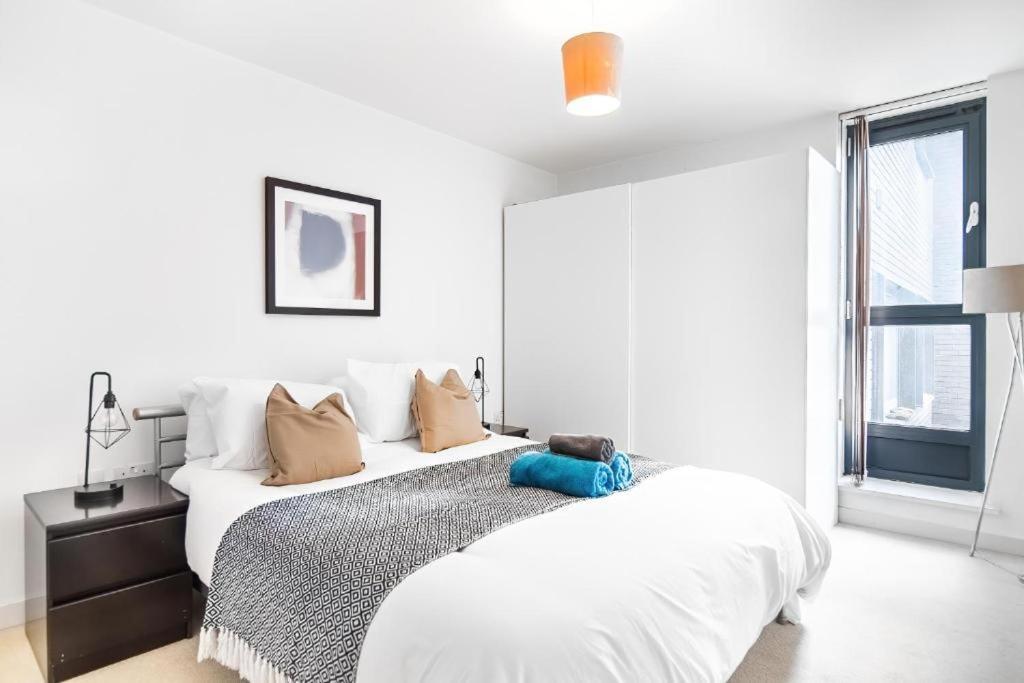Modern One-bed Apartment, Hallsville Rd Appartamento